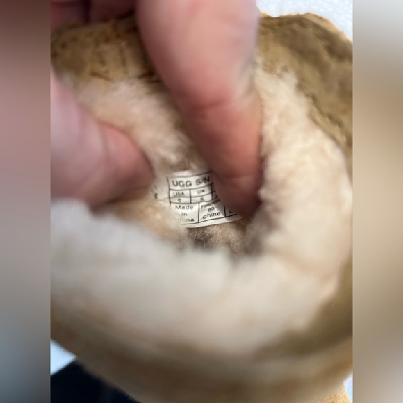 UGG Classic Toddler Size 6 Chestnut Suede Sheepskin Boots - Picture 7 of 10